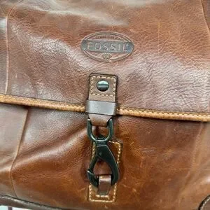 ヴィンテージ Fossil 14587 ラギッド レザーメッセンジャーバッグ s_wp_66d0e2318a00e3962e6d997b.webp